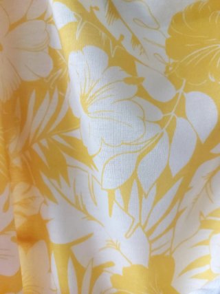 Camiseta asimétrica floral