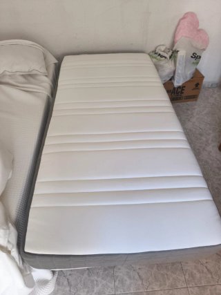 Due letti singoli 90cm con tapiflex e materasso