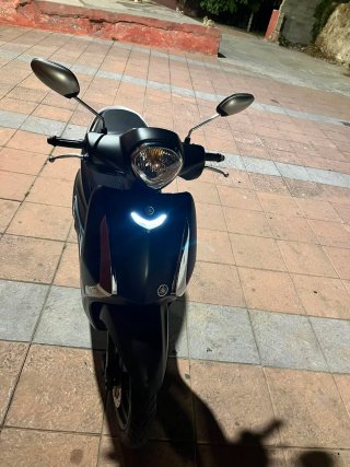 Yamaha Scooter Negra Automática