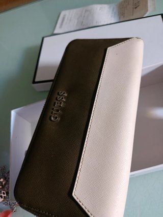 Monedero Guess Beige y Verde Oliva