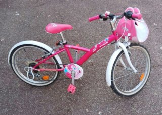 Bicicleta infantil Decathlon 20" rosa.