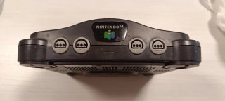 Nintendo 64 original Negra funcionando.