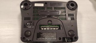 Nintendo 64 original Negra funcionando.