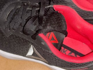 Zapatillas Reebok Negras y Rojas