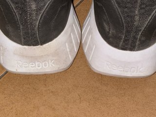 Zapatillas Reebok Negras y Rojas