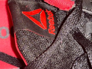 Zapatillas Reebok Negras y Rojas