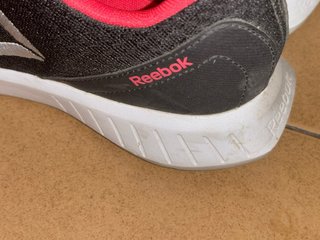 Zapatillas Reebok Negras y Rojas