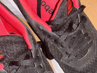 Zapatillas Reebok Negras y Rojas