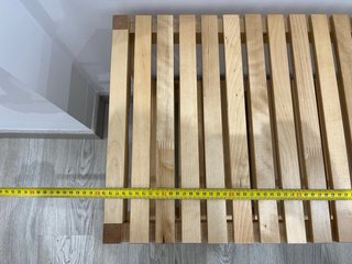 Estantería auxiliar de madera