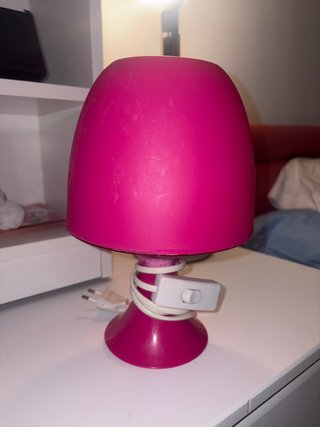 Lámpara de noche rosa IKEA