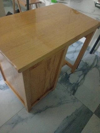 Scrivania in legno massello di pino