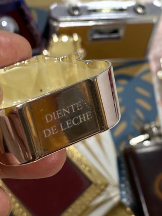 Lote variado de objetos decorativos y de colección