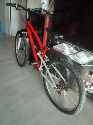 Bicicleta Montaña Roja Doble Suspensión
