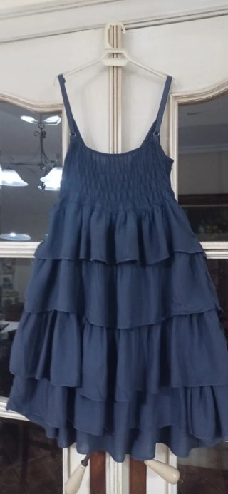 Vestido de tirantes con falda de volantes