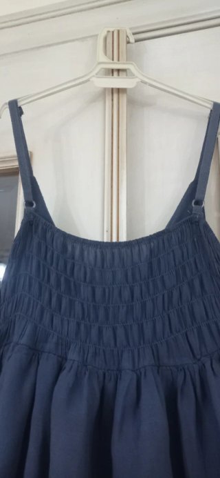 Vestido de tirantes con falda de volantes
