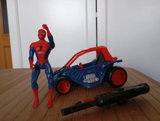 Coche con Spiderman
