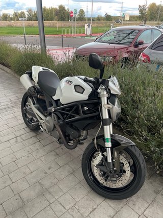 Ducati Monster 696 Blanca