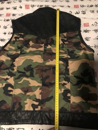 Chaleco motero camuflaje y cuero