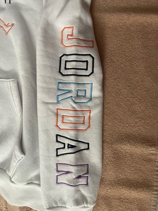 Sudadera Jordan Blanca con Logo Multicolor