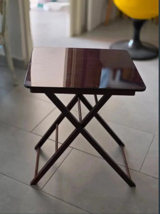 Mesa auxiliar nogal plegable antigua