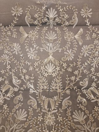 Manteleta y delantal fallera tul beige