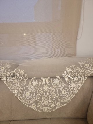 Manteleta y delantal fallera tul beige