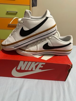 Zapatillas Nike Blancas y Negras Como nuevas