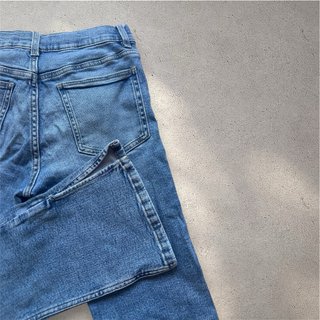 Pantalones vaqueros Zara azules con parche