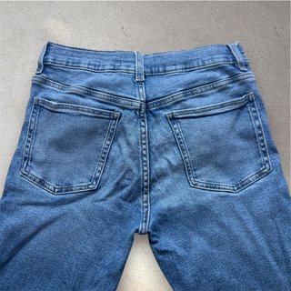 Pantalones vaqueros Zara azules con parche