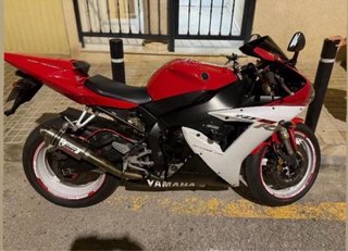Yamaha R1 Roja y Blanca