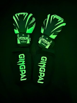 Guantes de Boxeo Venum y Vendas GINGPAI
