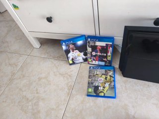 PS4 Fat Nera + 4 Giochi FIFA