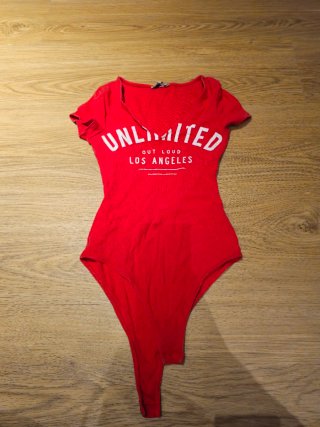 Body rojo con estampado Unlimited