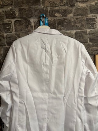 Traje blanco elegante