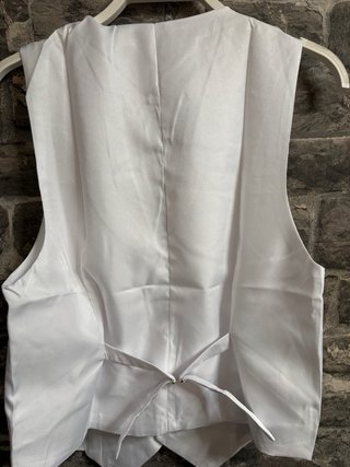 Traje blanco elegante
