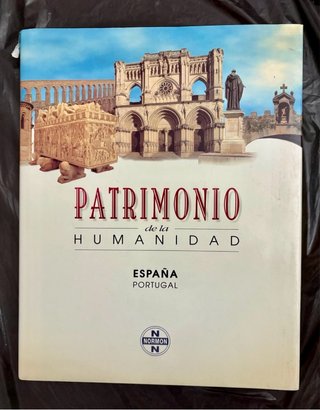 Lote de libros de historia, arte y Sevilla