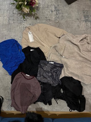 Lote Ropa Talla S: 5 Abrigos, 3 Shorts, 1 Blazer