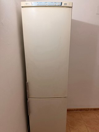 Nevera Combi Balay No-Frost (Detalle en puerta).