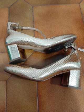 Zapatos Michael Kors dorados talla 37