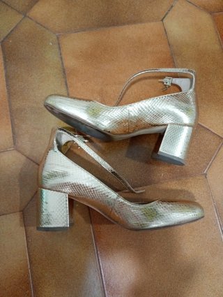 Zapatos Michael Kors dorados talla 37