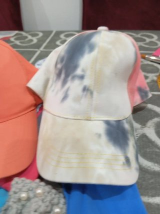 Cinchas y gorras varias