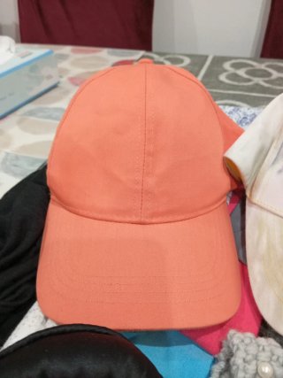Cinchas y gorras varias
