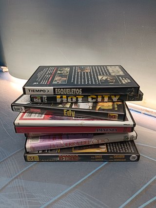 Lote de 8 DVDs con películas de drama, suspense y thriller.