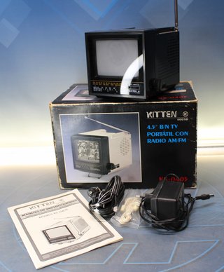 Televisor portátil con radio Kitten Sound KS-0405.