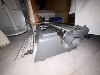 Máquina de escribir Olivetti Línea 98
