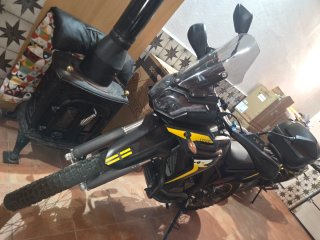 Moto Voge 300 Rally Negra y Amarilla
