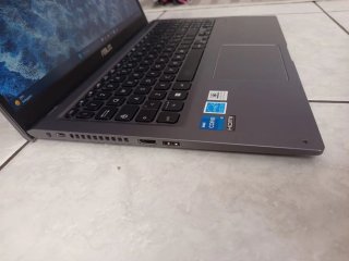 ASUS Vivobook i5-1135G7 256GB SSD 8GB RAM FHD