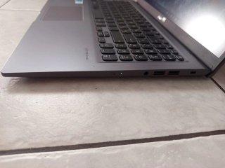 ASUS Vivobook i5-1135G7 256GB SSD 8GB RAM FHD