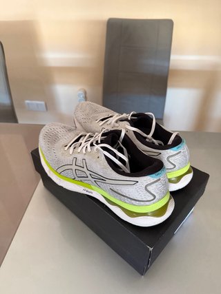 Asics Gel Nimbus 24 Gris/Verde running