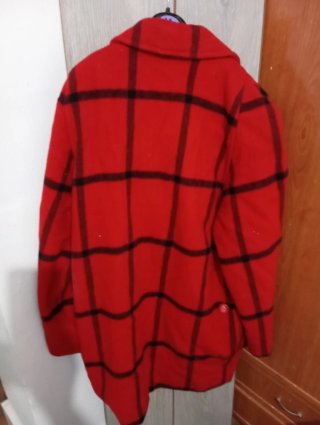 Abrigo cuadros rojo y negro talla M